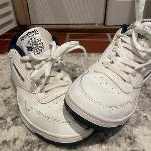 Reebok men size 8.5 women 10 worn maybe 3 times.